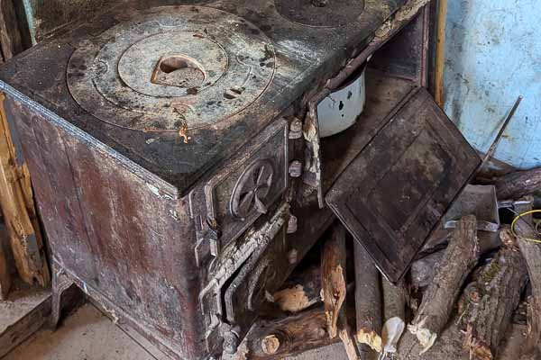 Old Stove That Needs Replacing